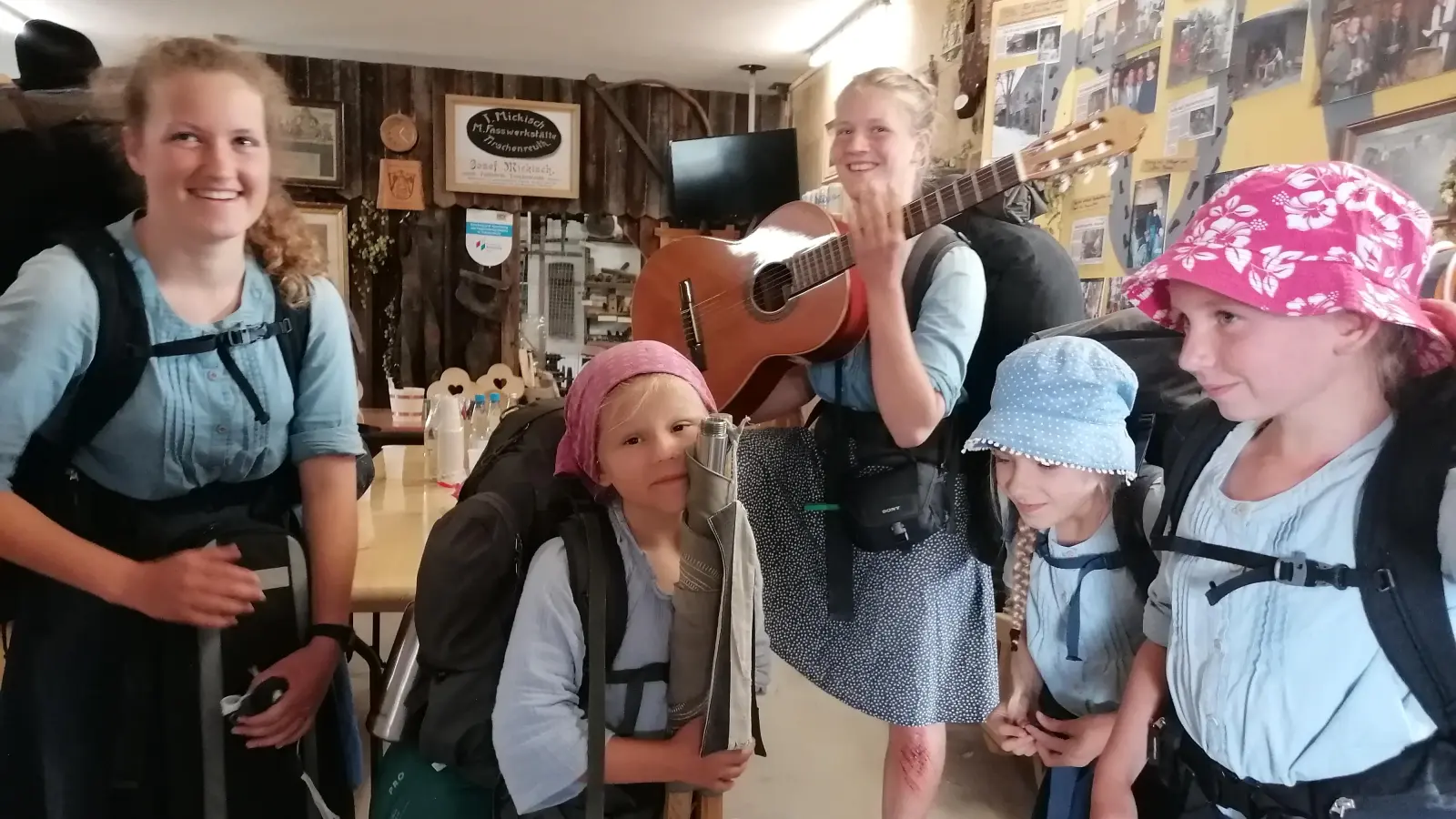 Pfadfinderinnen beim Besuch der Handwerkerscheune. (Bild: Herbert Konrad)