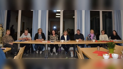 Der Frauenbund hatte zur Jahreshauptversammlung eingeladen. Die Vorstandschaft hielt Rückblick und informierte die Mitglieder. (Bild: Peter Garreiss)