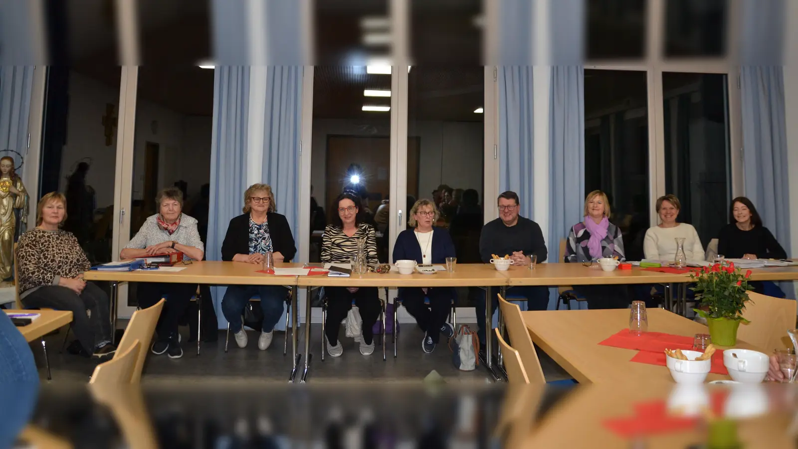 Der Frauenbund hatte zur Jahreshauptversammlung eingeladen. Die Vorstandschaft hielt Rückblick und informierte die Mitglieder. (Bild: Peter Garreiss)