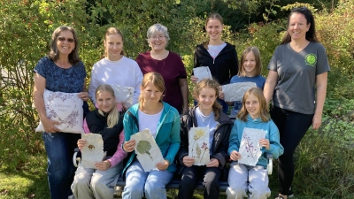 Freudige Gesichter mit den fertigen Produkten (Bild: Andrea Kostka)