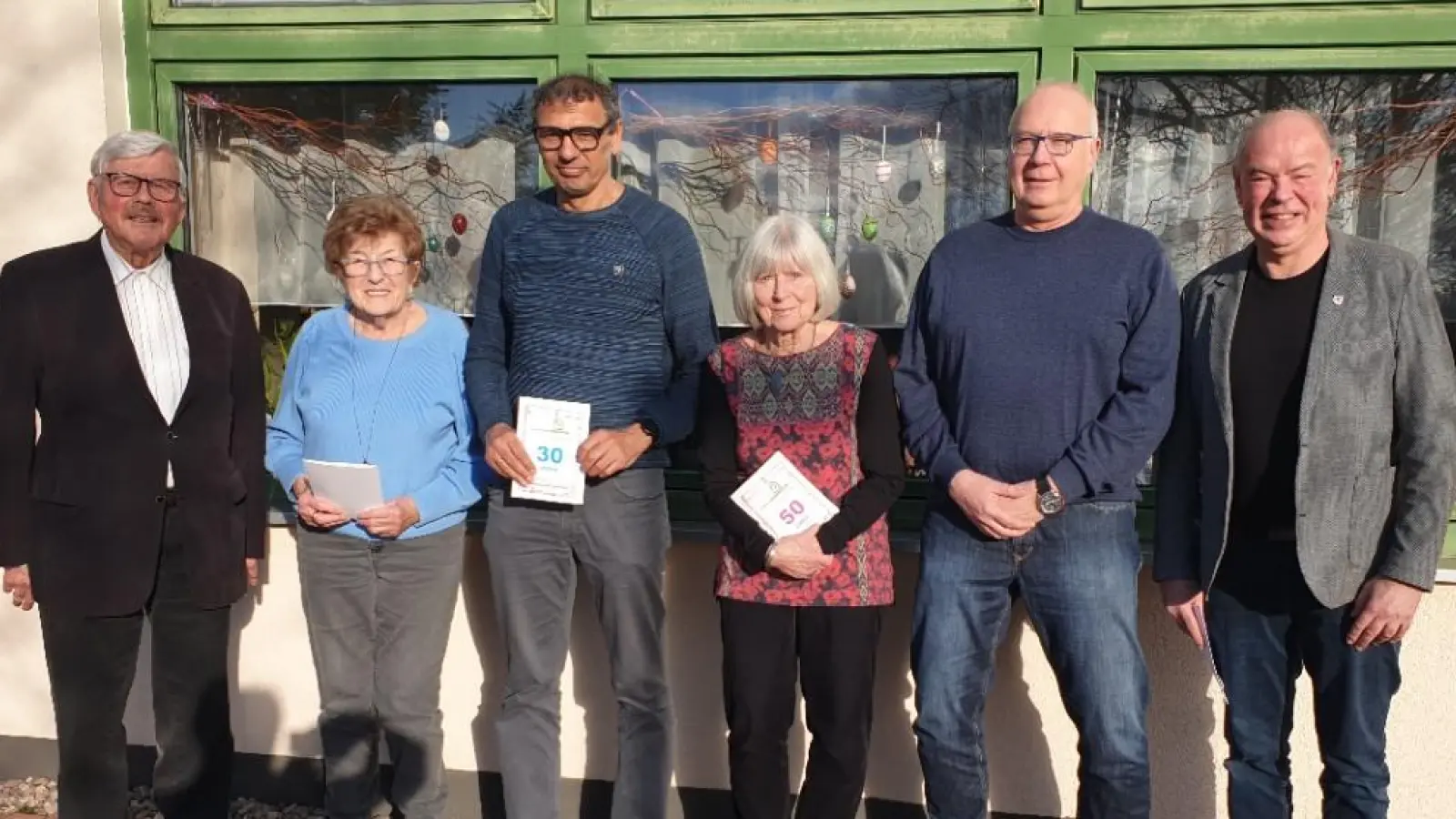 Leider konnten nicht alle zu Ehrenden an der Veranstaltung teilnehmen. Unser Bild zeigt (von links) Vorsitzenden Heinrich Schäfer, Monika Nicklas (50 J.), Peter Kern (30 J.), Helene Güldenberg (50 J.), Kreisvorsitzenden Klaus Bleisteiner und Bgm. Roland Strehl. Bild Michael Kaiser (Bild: Michael Kaiser)