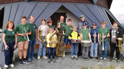 Die Jugendblaskapelle „Trummlfelltratzer“ bei der Probe auf dem Wirtsberg.<br> (Bild: Stefan Meister)