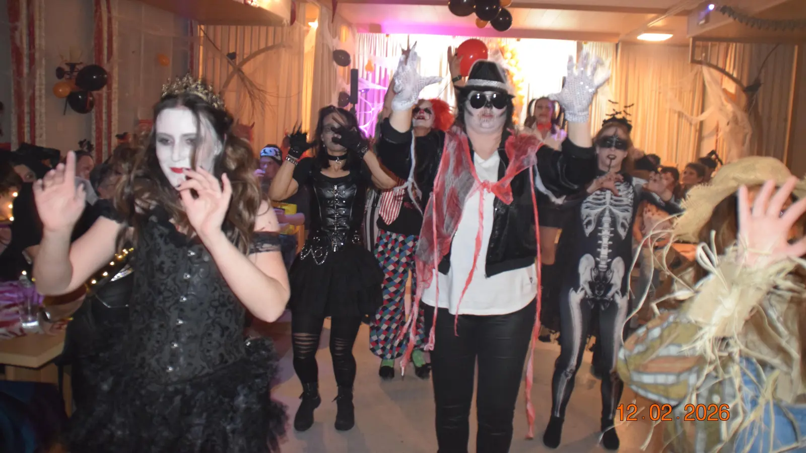 Weiberfasching GOV Pullenried  (Bild: Martina Donhauser )