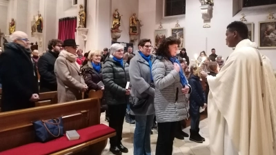 Viele Gläubigen folgten der Einladung zum Blasiussegen. (Bild: Anita Hartmann)