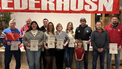 1. Vorständin: Ina Weber, 2. Vorstand: Markus Schückel mit den Jubilaren. (Bild: Niko Weber )