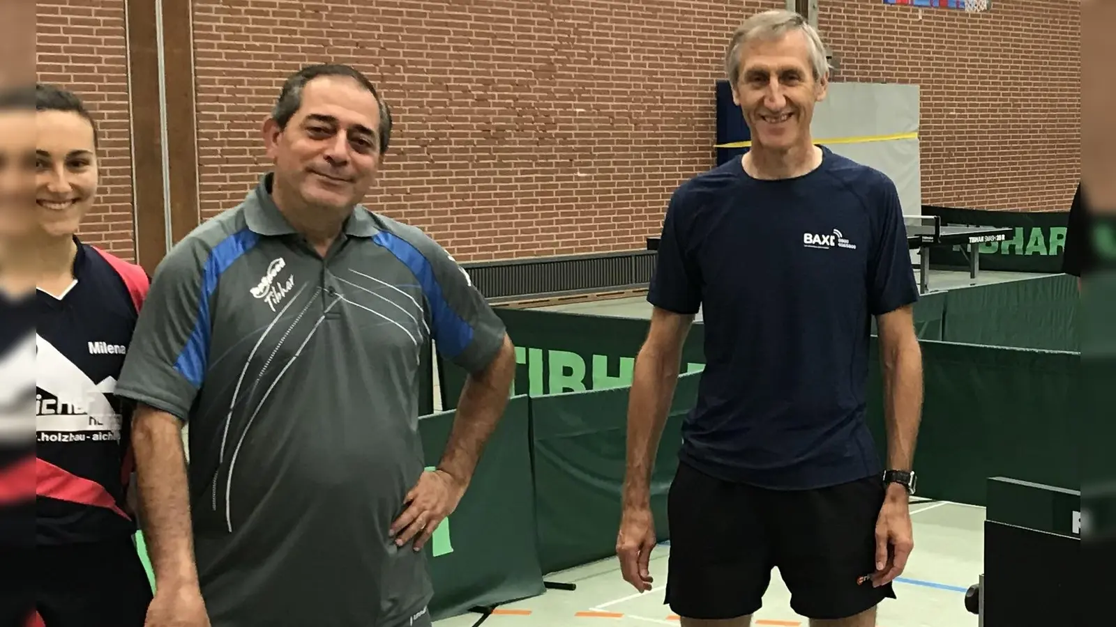 Markus Schäffler, Spartenleiter Tischtennis des TB Jahn Wiesau, begrüßte den Referenten des Bayer. Tischtennisverbandes, Munir Jassem, zur C-Lizenz-Trainerfortbildung in Wiesau. Munir ist mehrfacher arabischer und irakischer Meister und ehem. Nationaltrainer und lebt seit über 20 Jahren in Bayern. (Bild: Markus Schäffler)