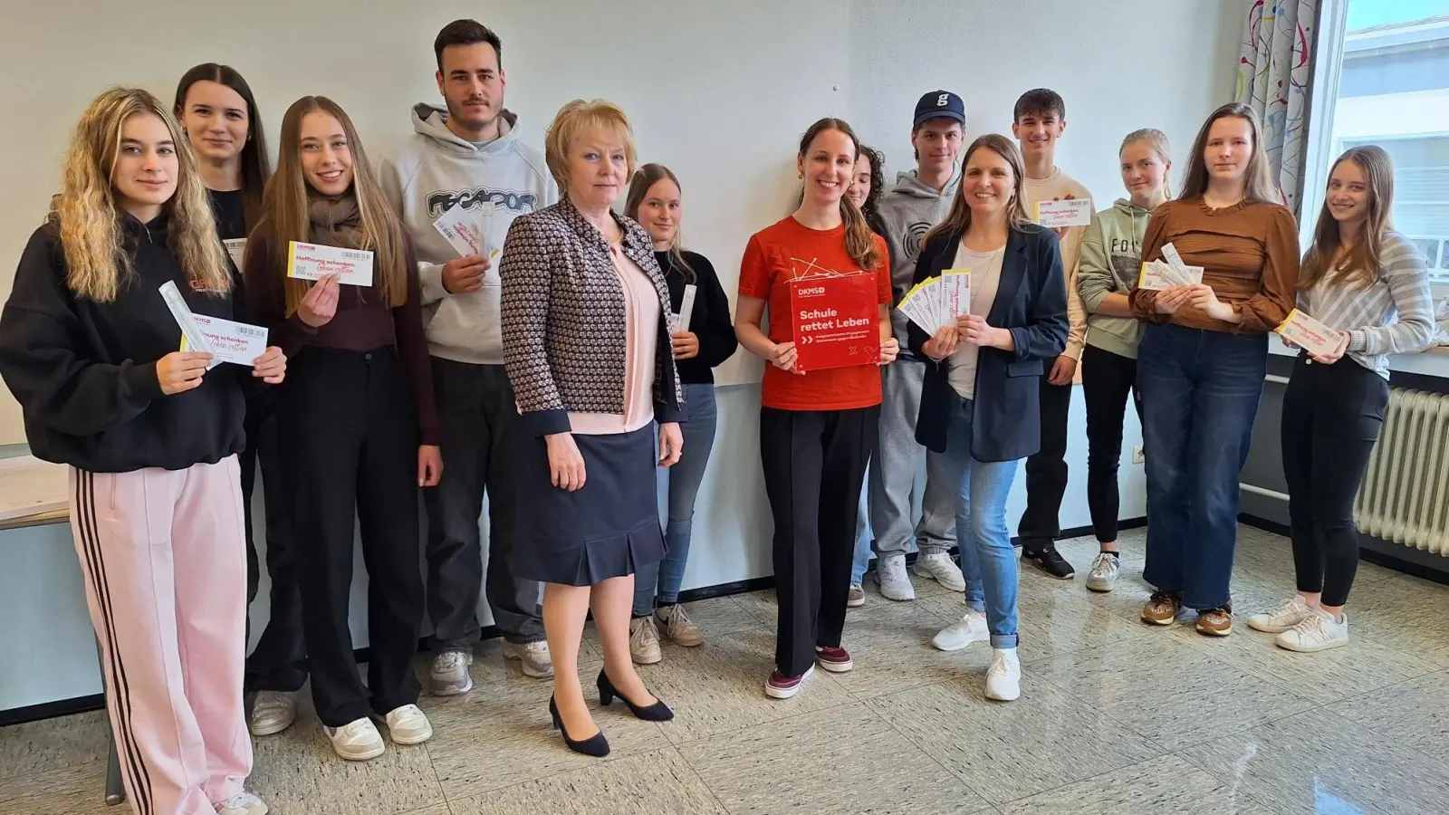 Die Berufsschule wird mit dem DKMS Schulsiegel ausgezeichnet. (Bild: Schwarzer Sabine)