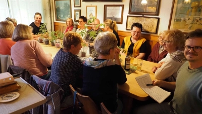 Das Gastzimmer im Gasthof „Rotes Ross” war fast zu klein für die vielen Besucher.  (Bild: Gerd Neumann)
