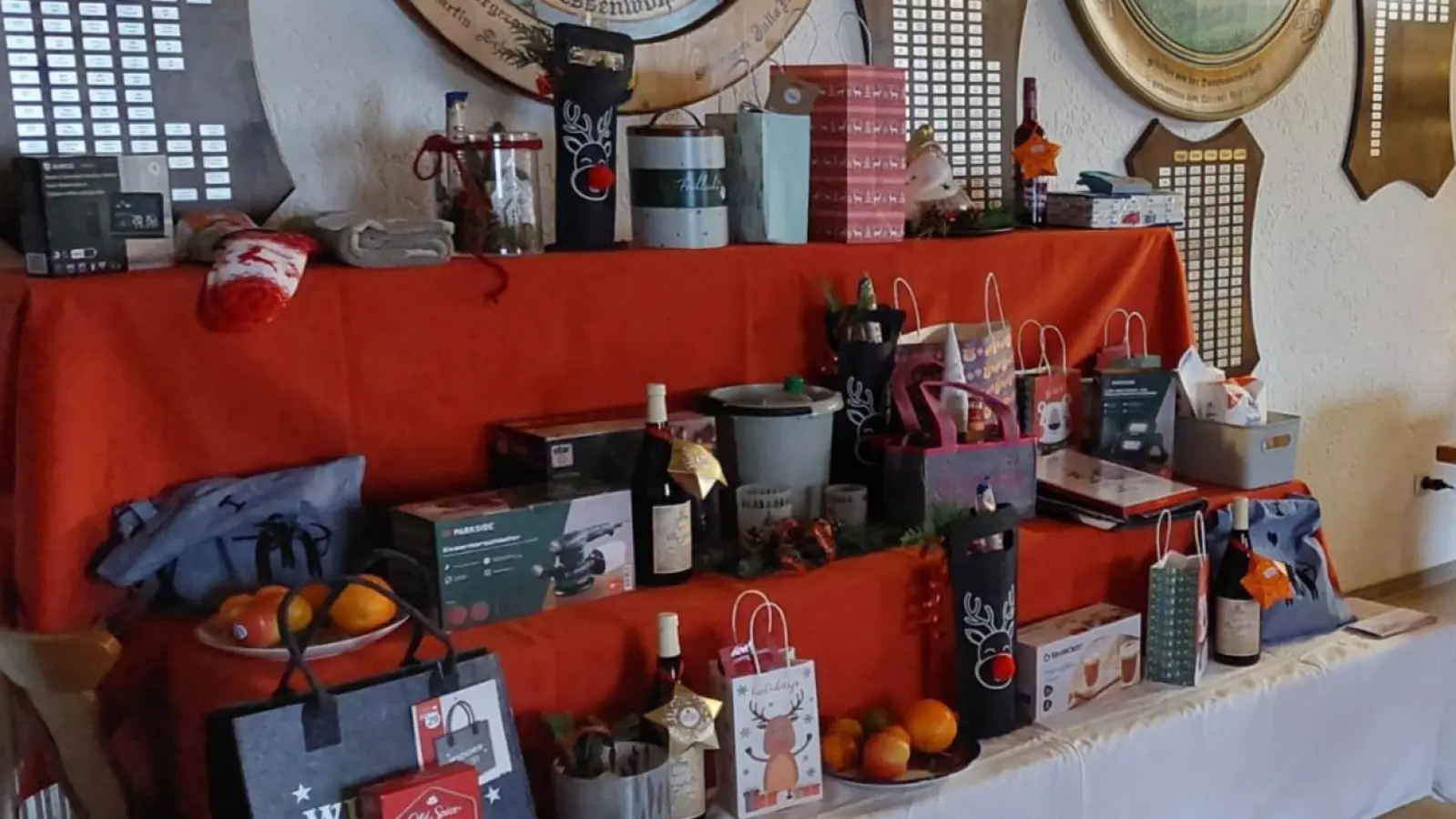 Sachpreise für das Nikolausschießen. (Bild: Karl-Heinz Schöpf)