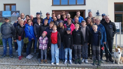 Einen informativen und fröhlichen Saisonabschluss erlebte die ASC-Gruppe beim Tagesausflug in´s Freilandmuseum in Perschen (Bild: Michael Luber)