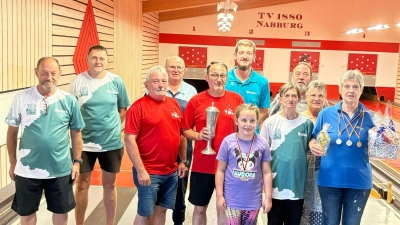 Gruppenfoto der Turnier und Eizelbesten. (Bild: Jasmin Nachtmann)