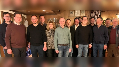 Der CSU - Ortsverband mit Vorsitzenden Georg Stahl (Dritter von links) aus Frankenrieth und CSU - Bürgermeisterkandidat Georg Bocka (Fünfter von links). (Bild: Dr. Johannes Weig)