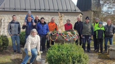 Die fleißigen Helfer der Dorfgemeinschaft Hatzenreuth (Bild: Stefanie Siller)