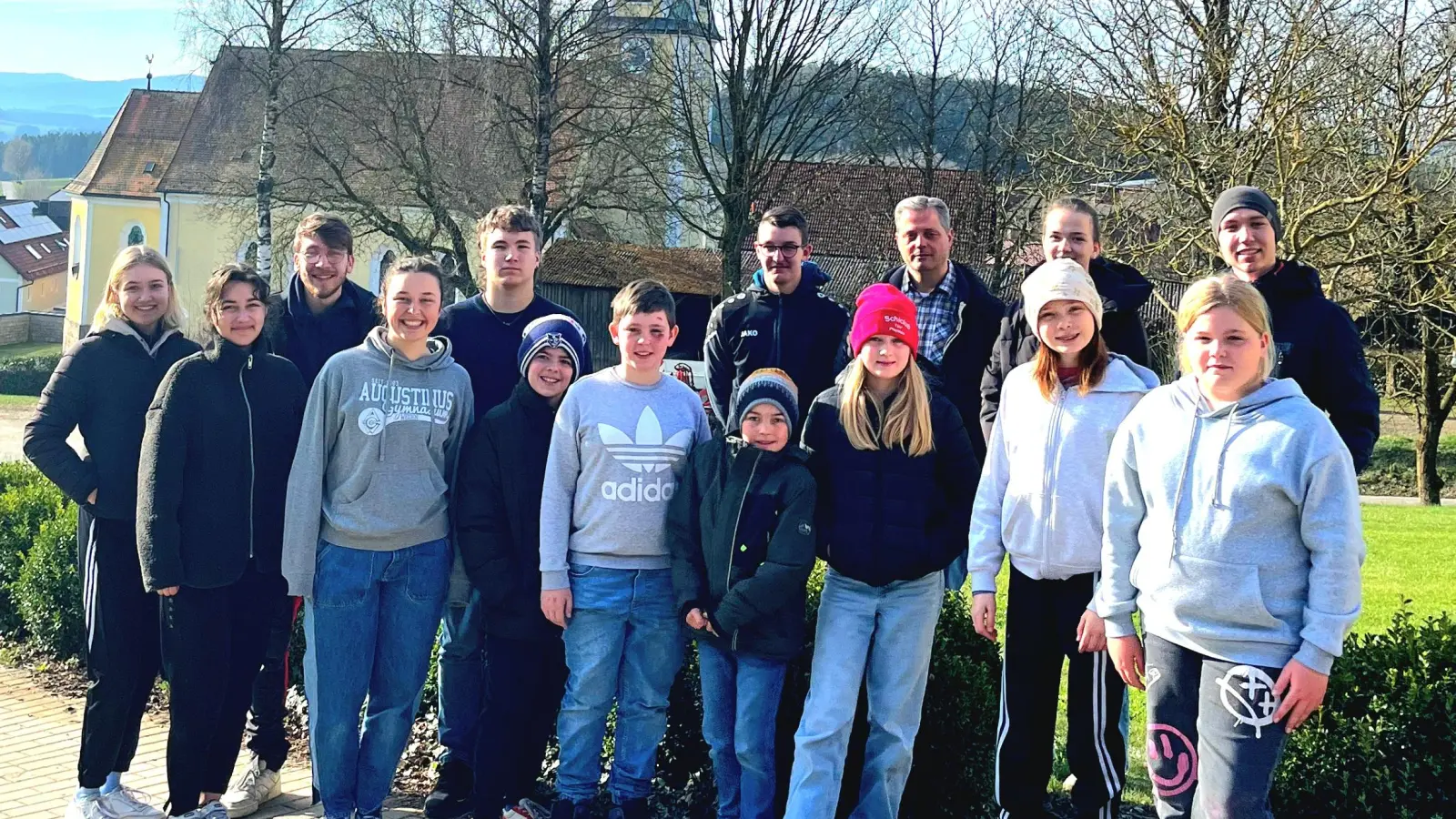 Die Ministranten der Pfarreiengemeinschaft übernachteten in der Kirche in Miesbrunn. (Bild: Walburga Puff)