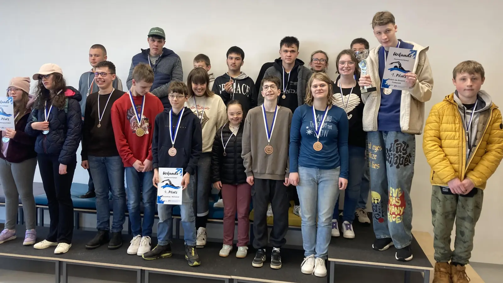 Siegerehrung beim Schwimmwettbewerb. (Bild: Klaus Jahn)