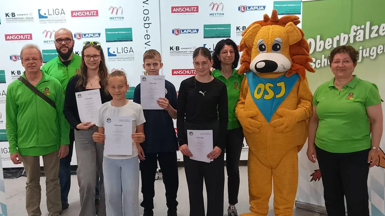 Erfolgreiche Qualifikanten für den RWS Shooty Cup: Luftgewehr: 1. Platz Jana Stahl und 2. Platz Matt Lena. Luftpistole: 1. Platz Baumann Hanna , 2.Platz Nißlein Moritz (Bild: Angelika Stahl)