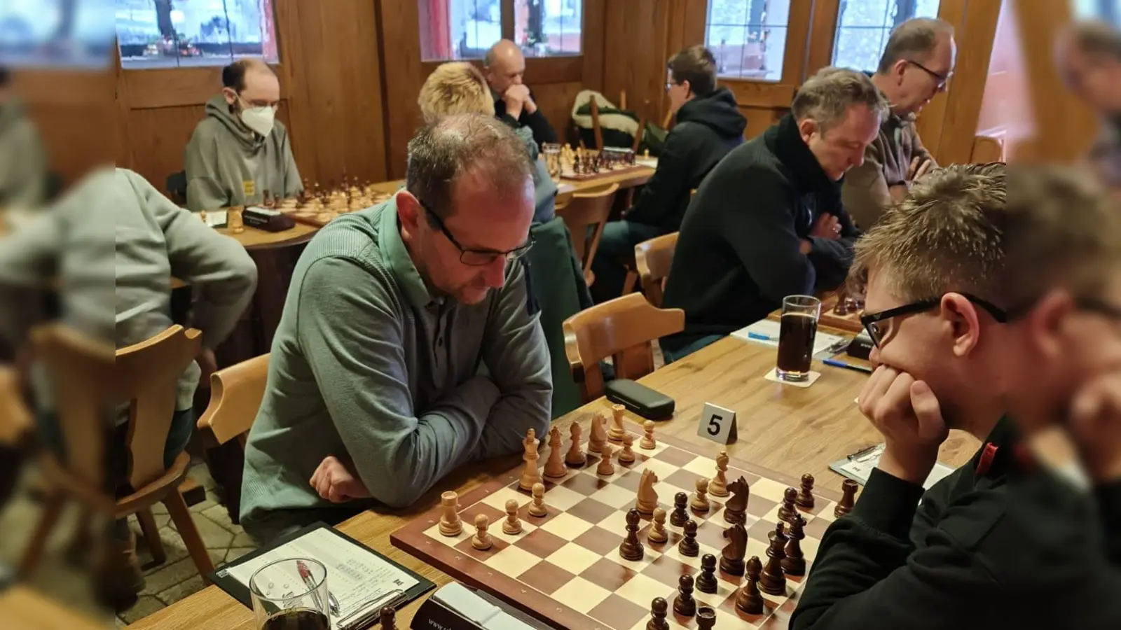 Mit 6:2 verteidigt Haselmühl/Amberg die Tabellenführung in der Bezirksliga. (Bild: Gerald Rösch)