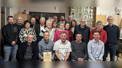 Vorstandschaft, Ehrengäste, geehrte Mitglieder  (Bild: Michael Dendorfer)