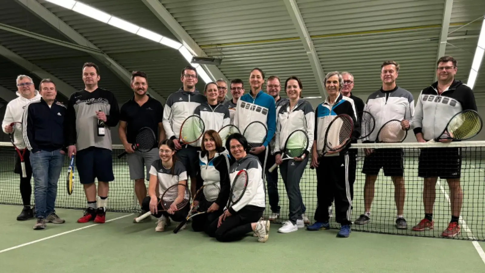 Die Teilnehmer mit Andy Igl (3. von links).  (Bild: Monika Steffens)