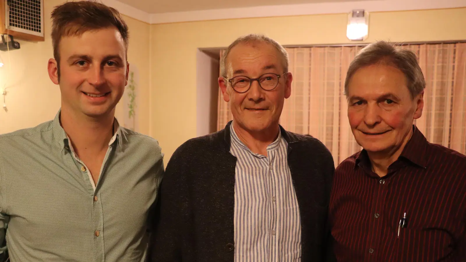 JU-Ortsvorsitzender Nicholas Hollweck (v.l.), Bürgermeister Erwin Geitner und CSU-Ortsvorsitzender Josef Weinfurtner. (Bild: Michael Rabenhofer)