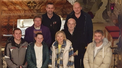 Neu gewählte Mitglieder der Kirchenverwaltung Kuratie Neuzirkendorf mit Pater Marek Flasinski CR und Herrn Hubert Haberberger (Bild: Winfried Sporrer)