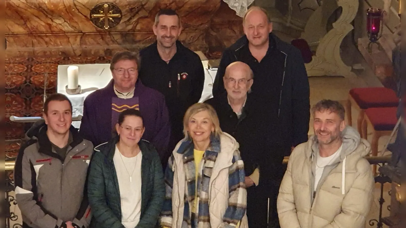 Neu gewählte Mitglieder der Kirchenverwaltung Kuratie Neuzirkendorf mit Pater Marek Flasinski CR und Herrn Hubert Haberberger (Bild: Winfried Sporrer)