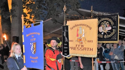 Die „Spielleute Nordoberpfalz” aus Grafenwöhr, Pressath und Erbendorf werden beim Jubiläumskonzert des Spielmannszuges Erbendorf am 3. Mai ein Konzert geben. (Bild: Renate Gradl )