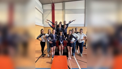 Die Turnerinnen des TSV Erbendorf mit ihren Trainnerinen und Kampfrichterinnen (Bild: Sonja Grünauer)