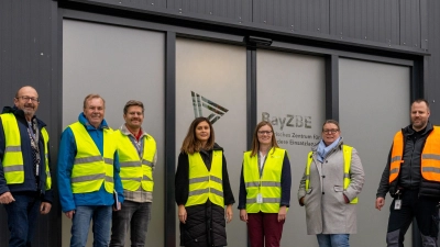 Besuch im Bayerischen Zentrum für besondere Einsatzlagen in Windischeschenbach. (v.r.n.l.: Stefan Bless führte MdL Christiane Feichtmeier und MdL Nicole Bäumler mit den Vertreter:innen des SPD-Ortsvereins Windischeschenbach durch die Liegenschaften des BayZBE) (Bildnachweis: Matthias Jobst)