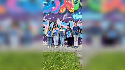 Im Bild von links nach rechts: Vanessa Plank (Jugendzentrum Klärwerk), Marlen Duschner (Stadtjugendring Amberg), Jessica Huber (Kommunale Jugendarbeit Amberg), Florian Gebhardt (Kommunale Jugendarbeit Amberg &amp; Stadtjugendring Amberg), Rainer Volkert (Amtsleitung Kulturamt Amberg) (Bild: Jugendzentrum Klärwerk Amberg)