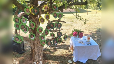 Baum, gestaltet mit Fotos aller Vorschulkinder. (Bild: Barbara Krauthahn)