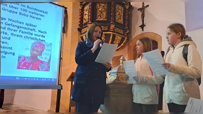 Annette Punzmann mit ihren Töchtern Sophie und Magdalena trugen die Sorgen der Mutter Yato vor, die Angst vor der Entführung ihrer Töchter hat. (Bild: Doris Borchardt)