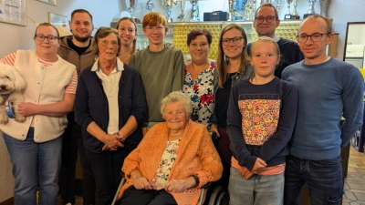 Sabina Bäumler mit Familie (Bild: Yvonne Pautsch)