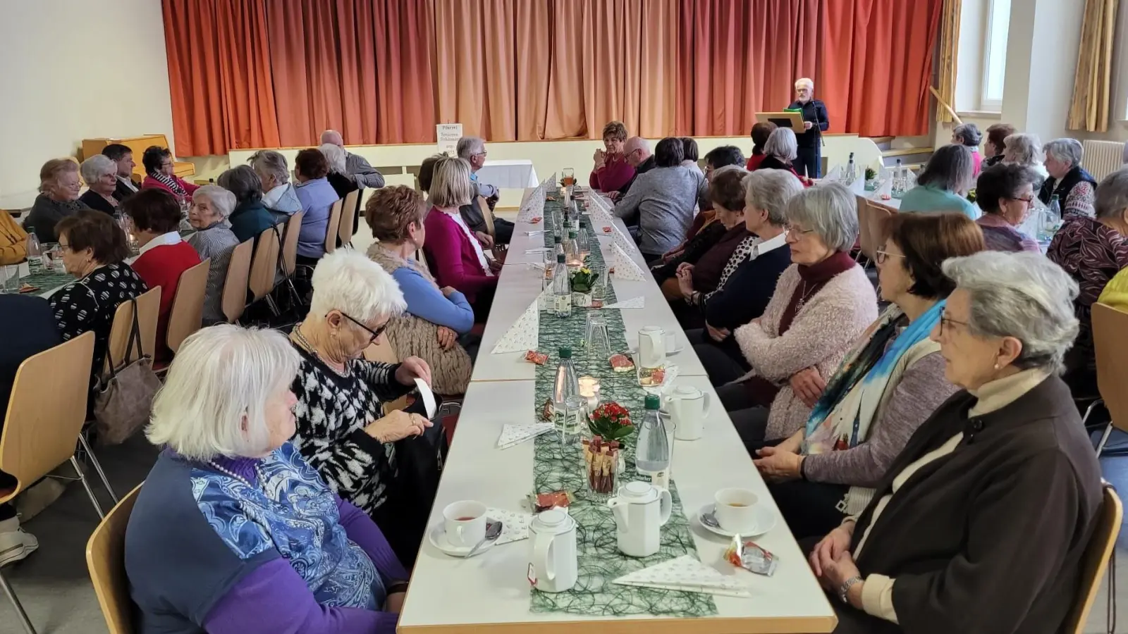 Vorsitzender Alfred Wulfänger begrüßt die Senioren zum ersten Treffen im neuen Jahr 2026 (Bild: Marianne Hrabak)