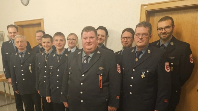 Vorstandschaft und Führung der aktiven Wehr (Bild: Jörg Müller)