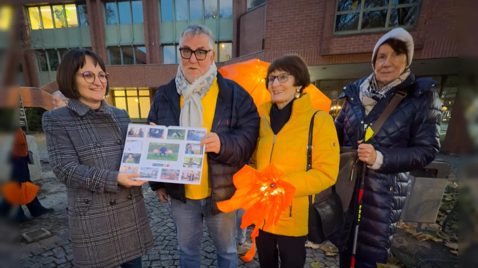 v.l. Enikö Nagy (Frauenhaus Weiden), Peter Klein (Seniorenbeirat Weiden), Waltraud Koller-Girke, Ina Rauh  (Bild: Nicole Bäumler)