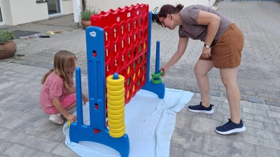 Mutter und Tochter beim gemeinsamen Spiel. (Bild: Dagmar Franz )