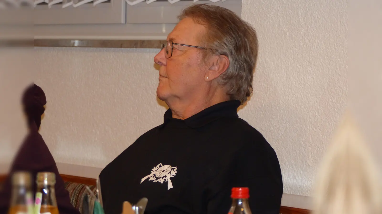 Dieter Pommeranz wurde aufgrund seiner langjährigen Verdienste zum Ehrenmitglied des Schützenvereins Eichenlaub ernannt. (Bild: Gerhard Löckler)