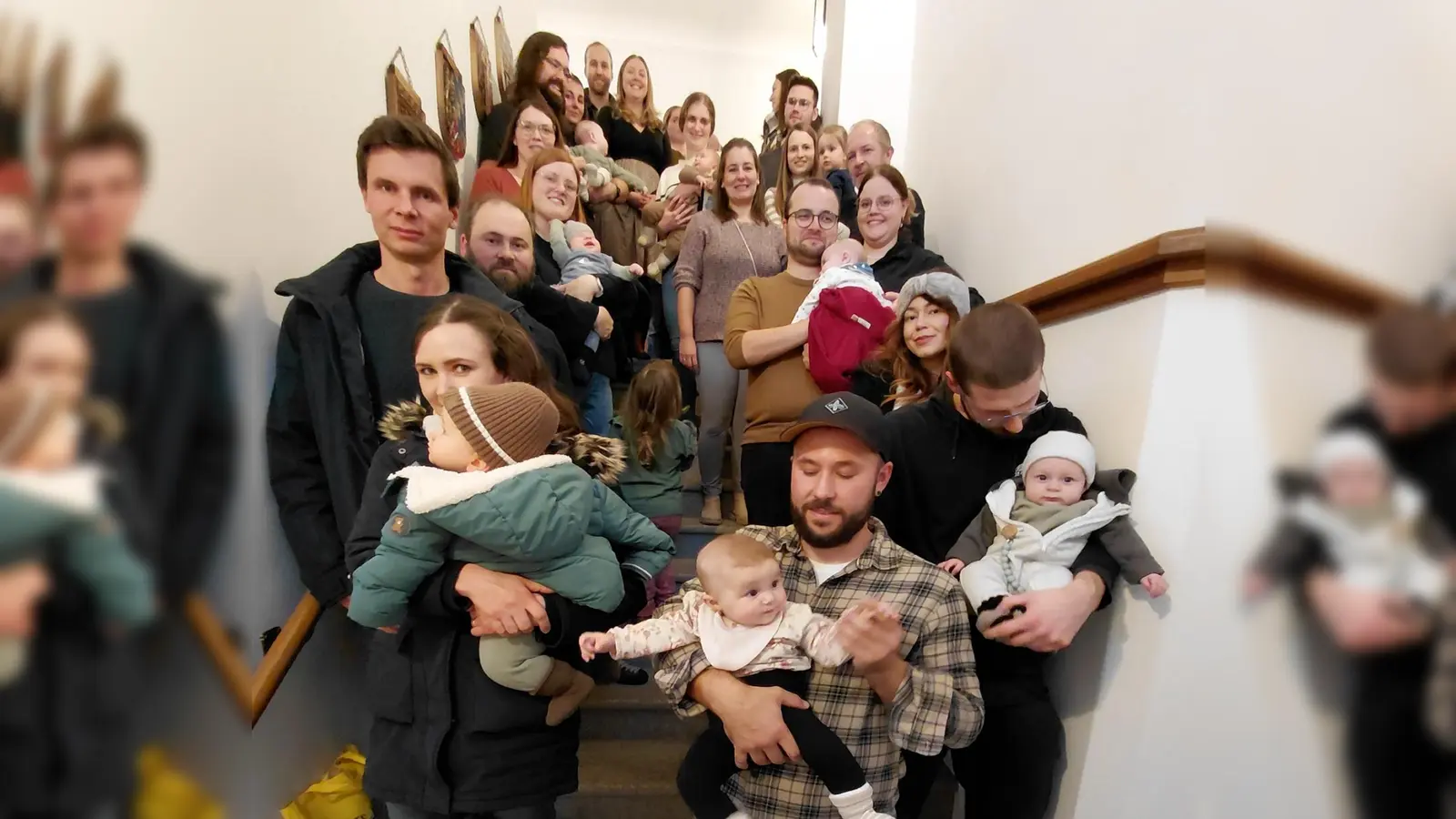 Um 16 Neugeborene verjüngte sich die Pressather „Stadtfamilie” seit April. (Bild: Bernhard Piegsa)