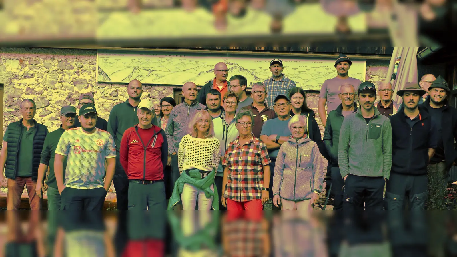die Teilnehmer der FF Illschwang bei ihrer diesjährigen Bergtour in die Chiemgauer Alpen (Bild: Norbert Weis)
