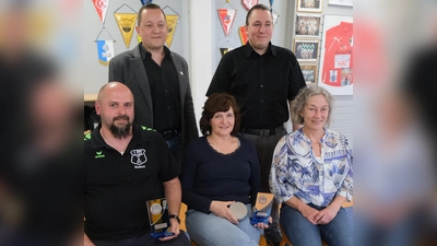 Ehrungen und Auszeichnungen gab es für Mitglieder, die dem 1. SKC seit 20, 30 und 40 Jahren angehören und die Treue halten. (Bild: Fred Lehner)