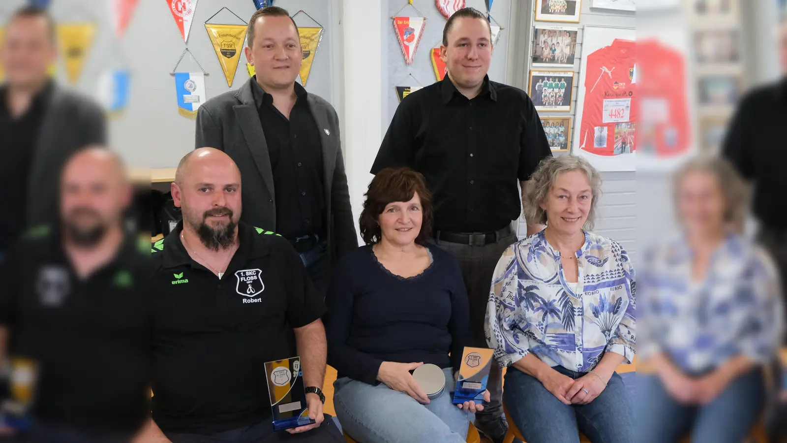 Ehrungen und Auszeichnungen gab es für Mitglieder, die dem 1. SKC seit 20, 30 und 40 Jahren angehören und die Treue halten. (Bild: Fred Lehner)