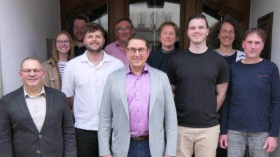 Die neue Tischtennisvorstandschaft mit 2. Bürgermeister Egbert Völkl (links). (Bild: Albin Troglauer)