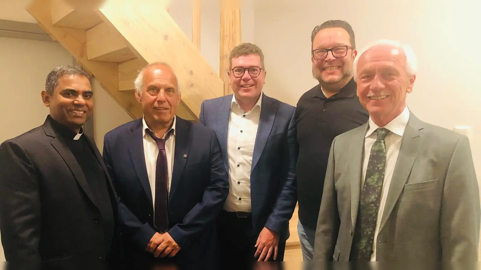 Präses Pfarrer Julius, Walter Pirner, Dr. Stefan König, Michael Bauer und Bürgermeister der Gemeinde Neusorg Peter König (v.l.). (Bild: Max Pirner)