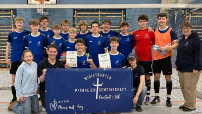 Die Seniorenmannschaft gewinnt den Wolfgangscup der Ministranten des Dekanats Weiden-Neustadt (Bild: Alexander Schmid)