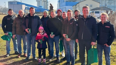 Die Mitglieder der Jungen Union Rieden-Vilshofen mit ihrem Ersten Vorsitzenden Nicholas Hollweck (4. v. r.) und Erstem Bürgermeister Erwin Geitner (2. v. l.) besichtigten das Müllverbrennungswerk in Schwandorf-Dachelhofen. (Bild: Stefan Karl)