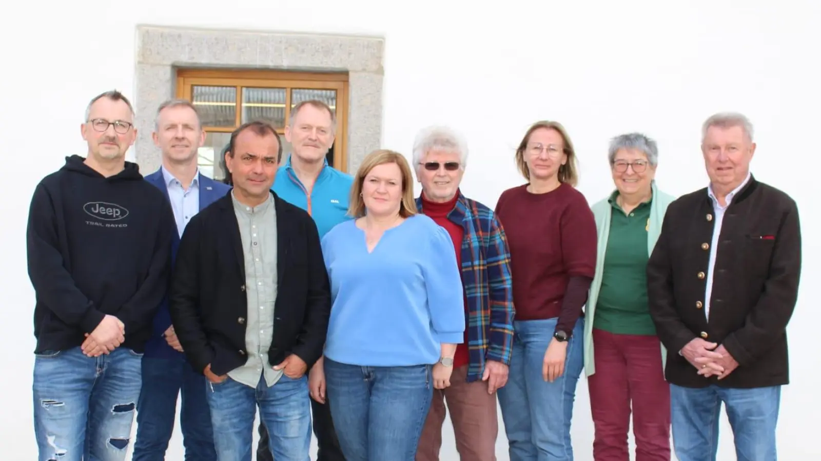 Die neu gewählte Vorstandschaft des OGV Altfalter-Schwarzach (von links): Roland Frühling, BGM Michael Wilfahrt, Marco Hartl, Reinhard Wegerer, Eckl Margit, Winfried Schwarz, Elke Wegerer, Angelika Schwarz, stellvertretender Kreisverbandsvorsitzender Gerhard Lenhart. 						  (Bild: Reinhard Wegerer)