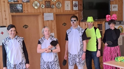 Zebras beim Tischtennis (Bild: Katrin Lobedann)