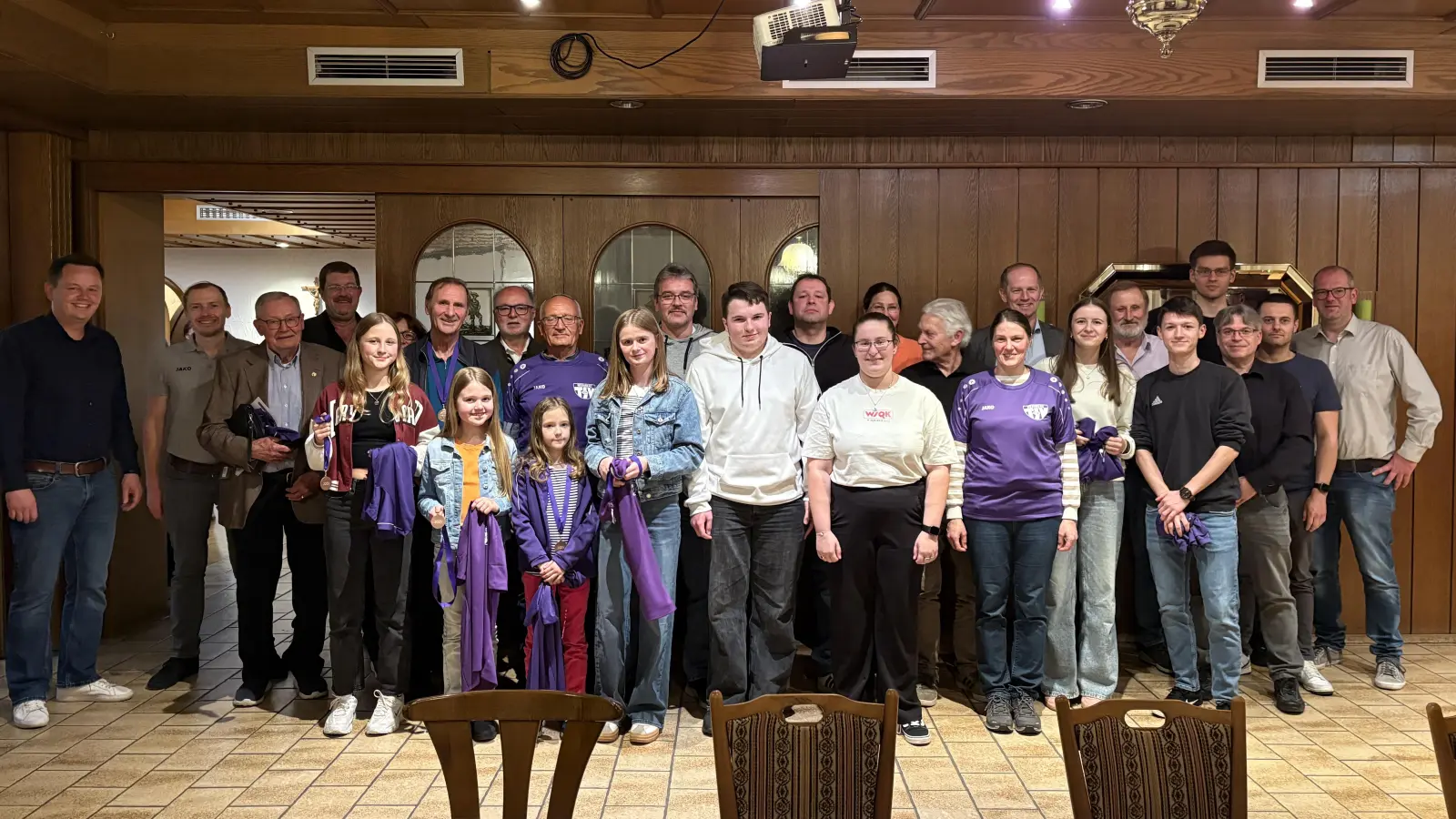 Mitgliederehrung im Rahmen der Jahreshauptversammlung  (Bild: Florian Dotzler)