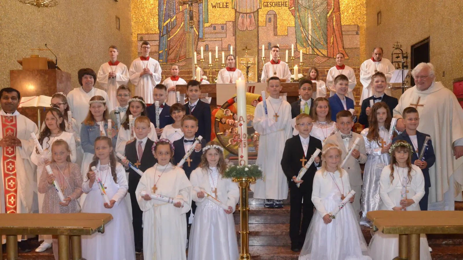 Die Kommunionkinder von Herz Jesu und St. Johannes.  (Bild: Helmut Kunz)
